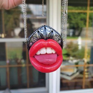 Mouth Necklace